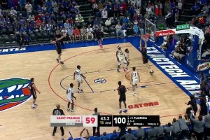 他真的有跳吗？加拿大2米36中锋里乌！扣篮拿到NCAA首分！